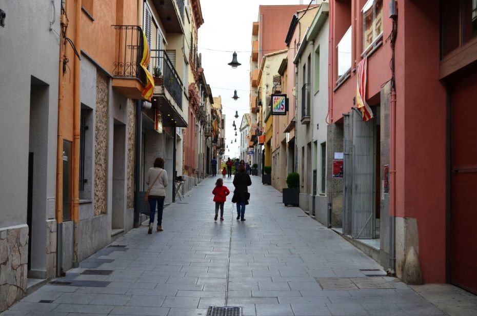 1495195017El carrer Barraquetes que agrupa molts comercos de Cassa.jpg